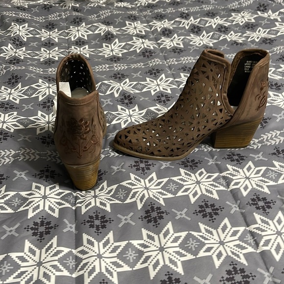 NWOT Boutique Purchased gorgeous brown leather booties - Picture 1 of 4